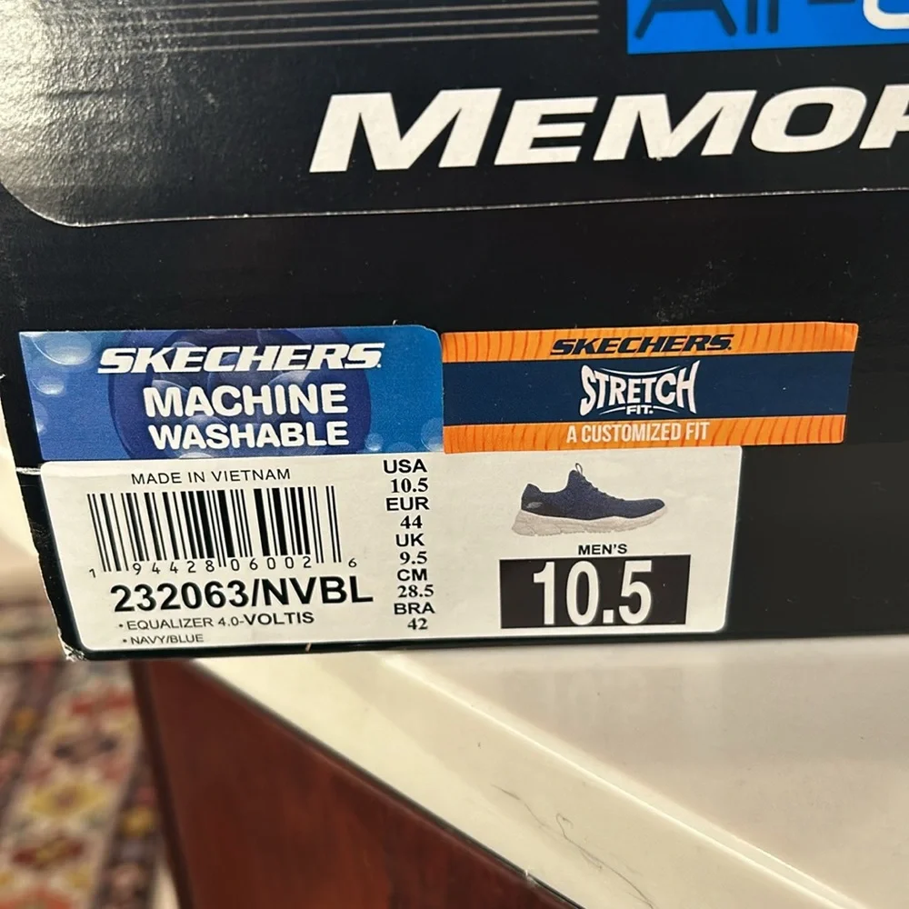 Men’s 10.5 Sketchers Athletic Slip On Sneaker. Worn just a few times - Picture 2 of 6